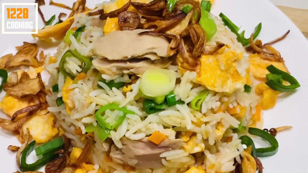 Tuna Fried Rice with Leek and Carrot