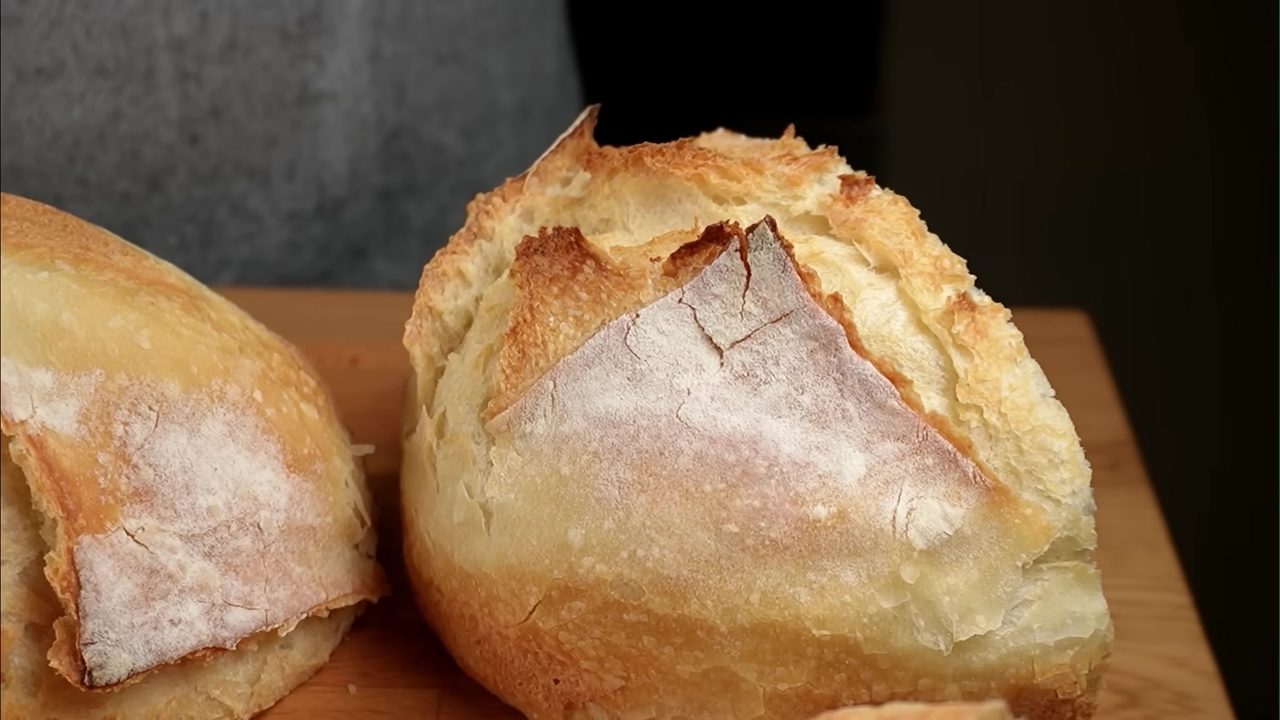 Easy No-Knead Bread – Fluffy & Crusty