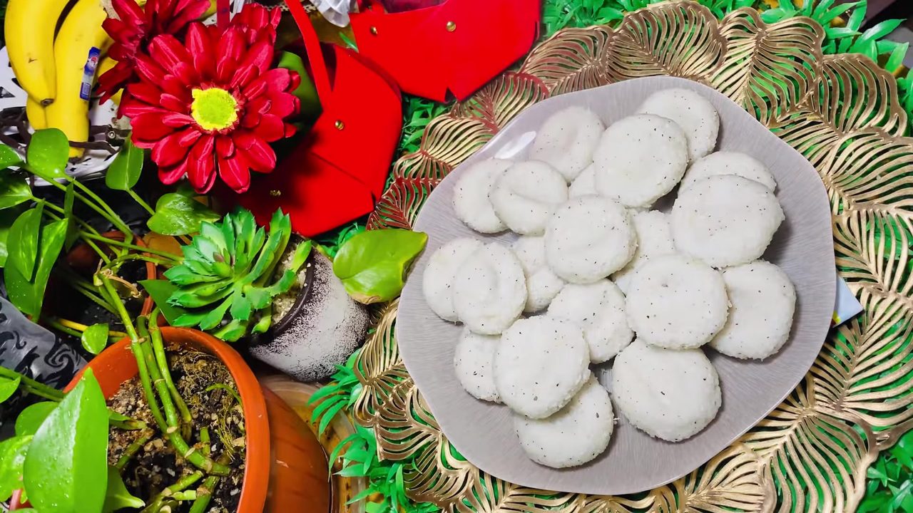 White Rice Pundi – South Indian Steamed Rice Dumplings