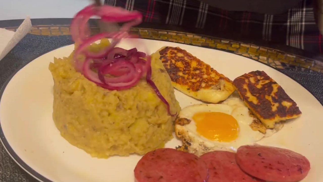 Dominican Breakfast Classic: Tres Golpes